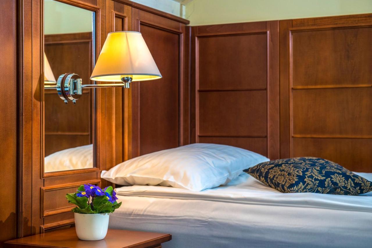 Hotel Forest Hills ซีร์ซ ภายนอก รูปภาพ