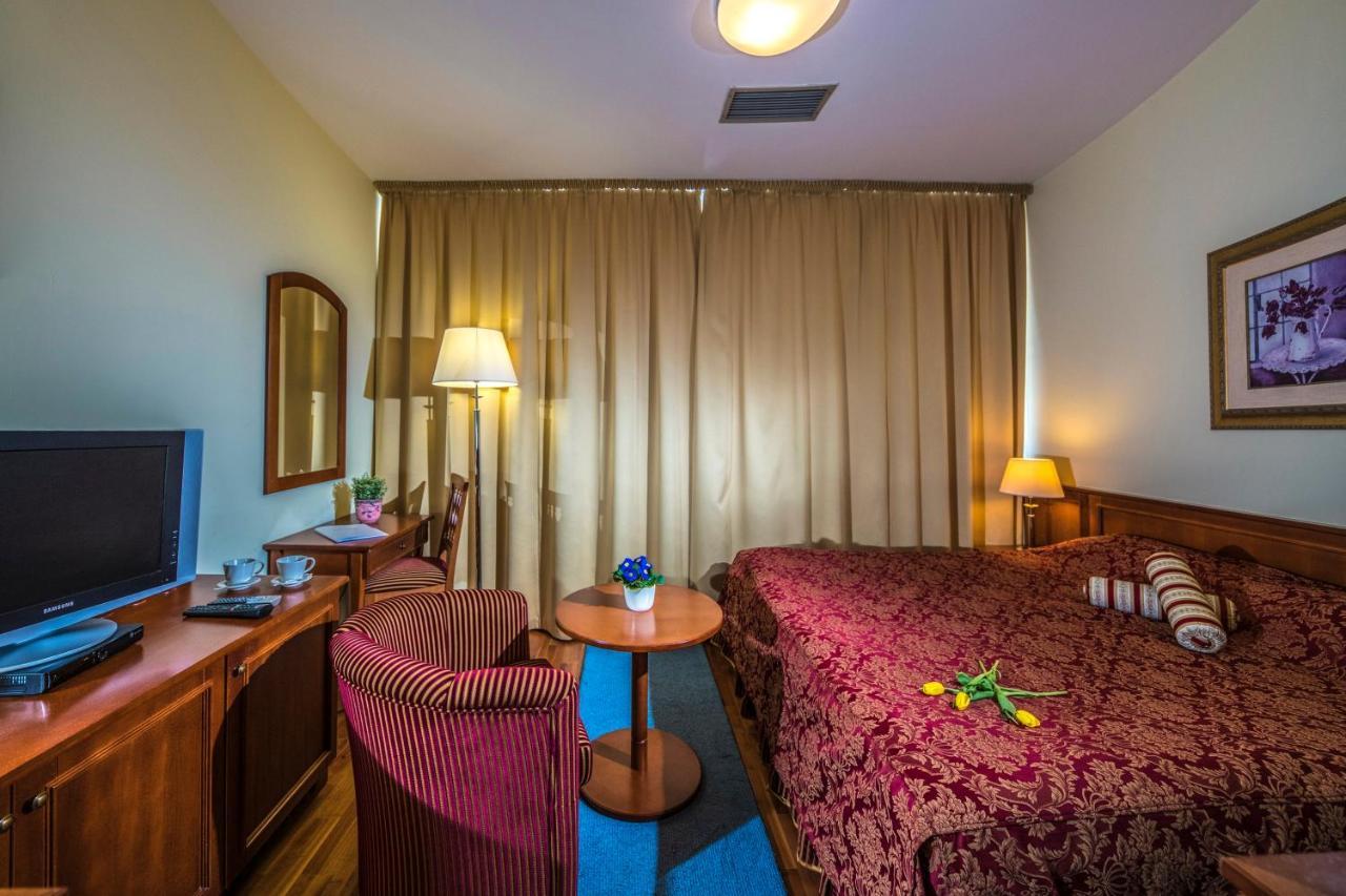 Hotel Forest Hills ซีร์ซ ภายนอก รูปภาพ
