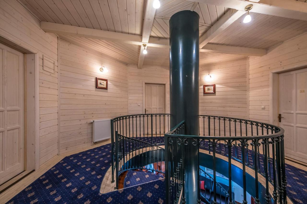 Hotel Forest Hills ซีร์ซ ภายนอก รูปภาพ