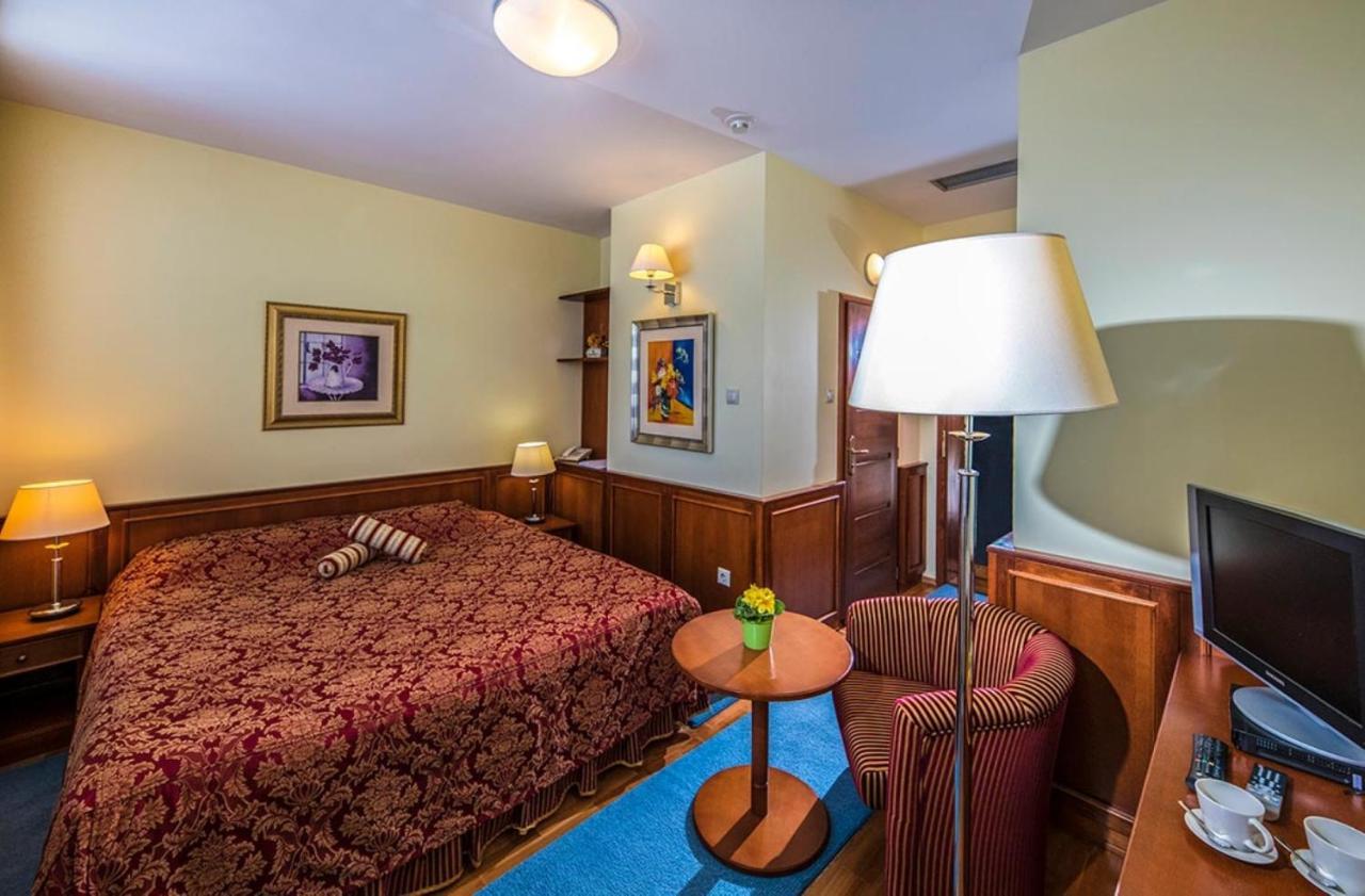 Hotel Forest Hills ซีร์ซ ภายนอก รูปภาพ