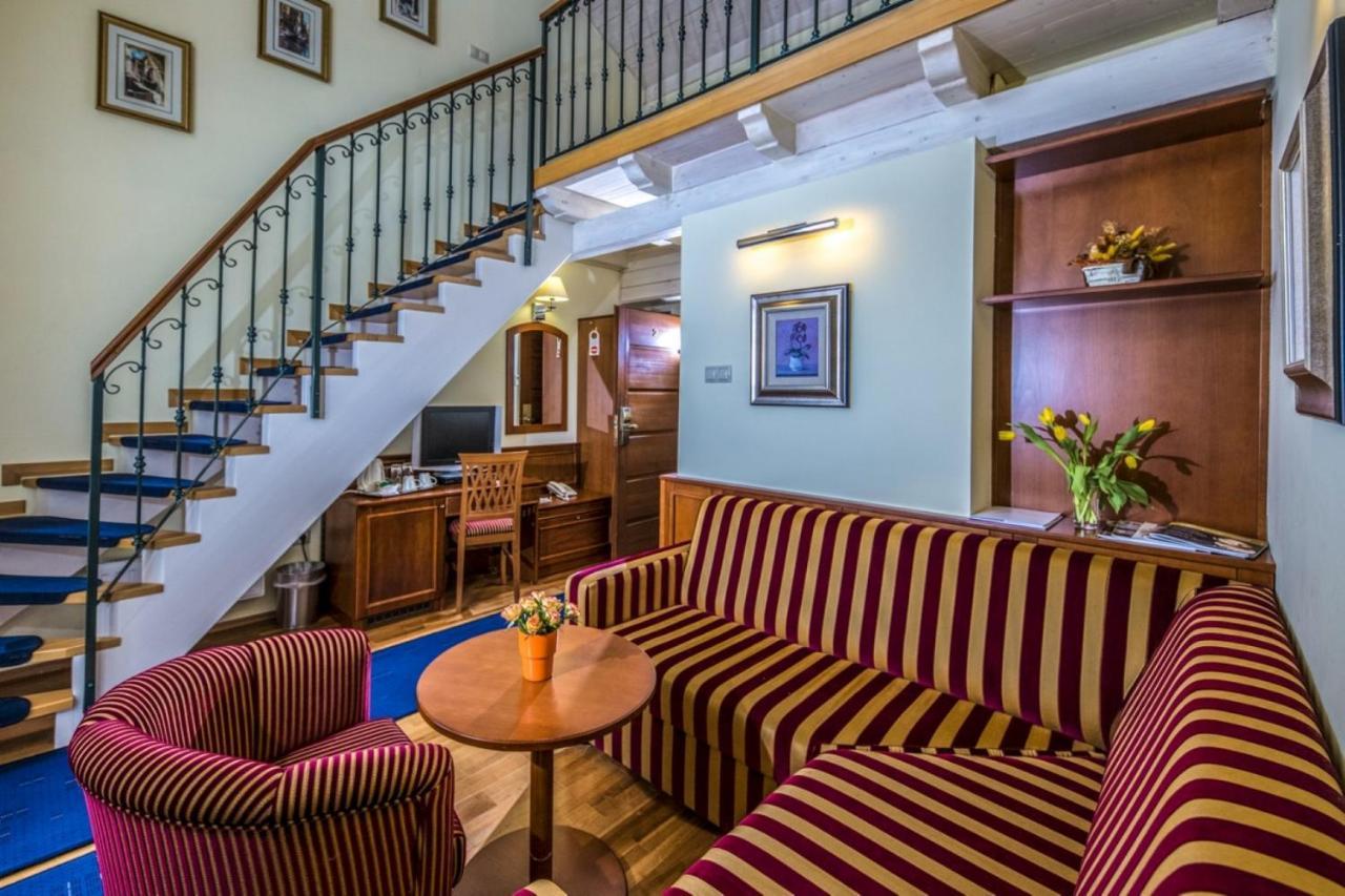 Hotel Forest Hills ซีร์ซ ภายนอก รูปภาพ