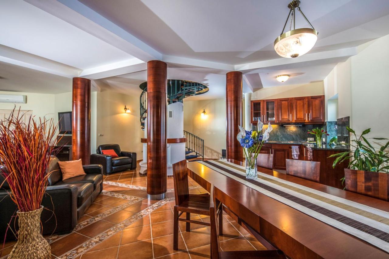 Hotel Forest Hills ซีร์ซ ภายนอก รูปภาพ