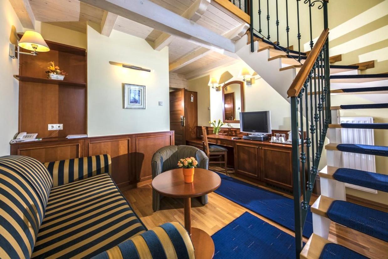 Hotel Forest Hills ซีร์ซ ภายนอก รูปภาพ